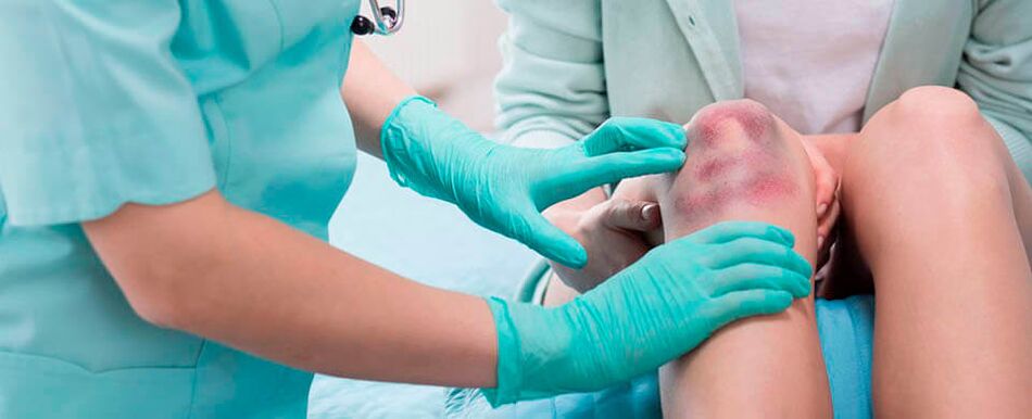 Doctor checks knee injury